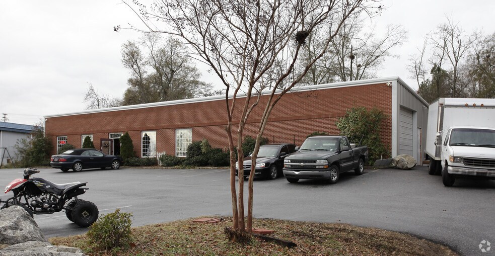 6227 White Horse Rd, Greenville, SC 29611