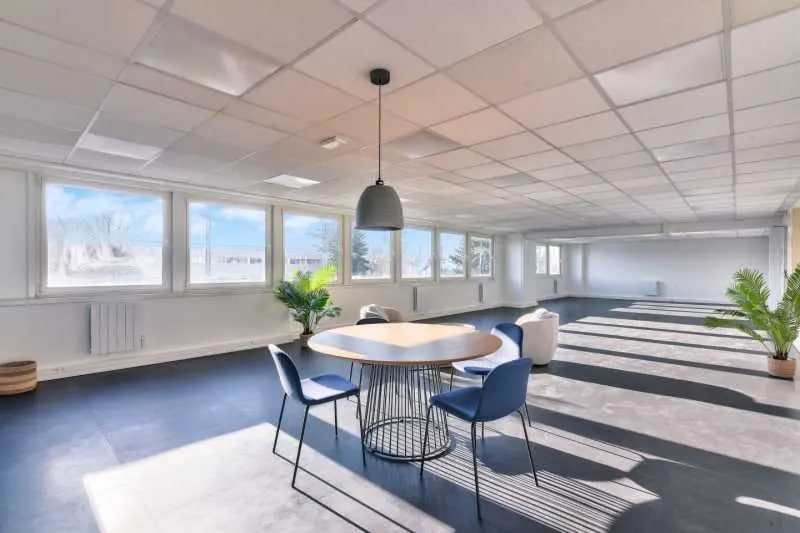 16 Rue Henri Becquerel, Aulnay-sous-Bois for lease Interior Photo- Image 1 of 6