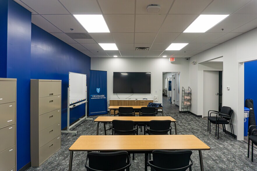 2080 Western Ave, Guilderland, NY for lease - Interior Photo - Image 2 of 9