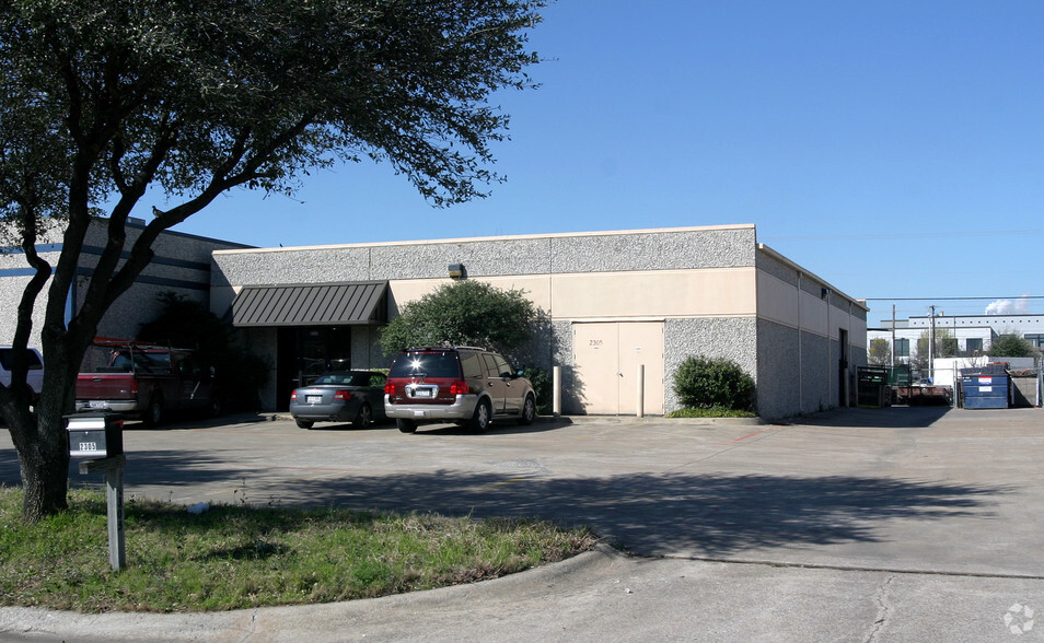 2305 Executive Dr, Garland, TX for sale - Building Photo - Image 1 of 1