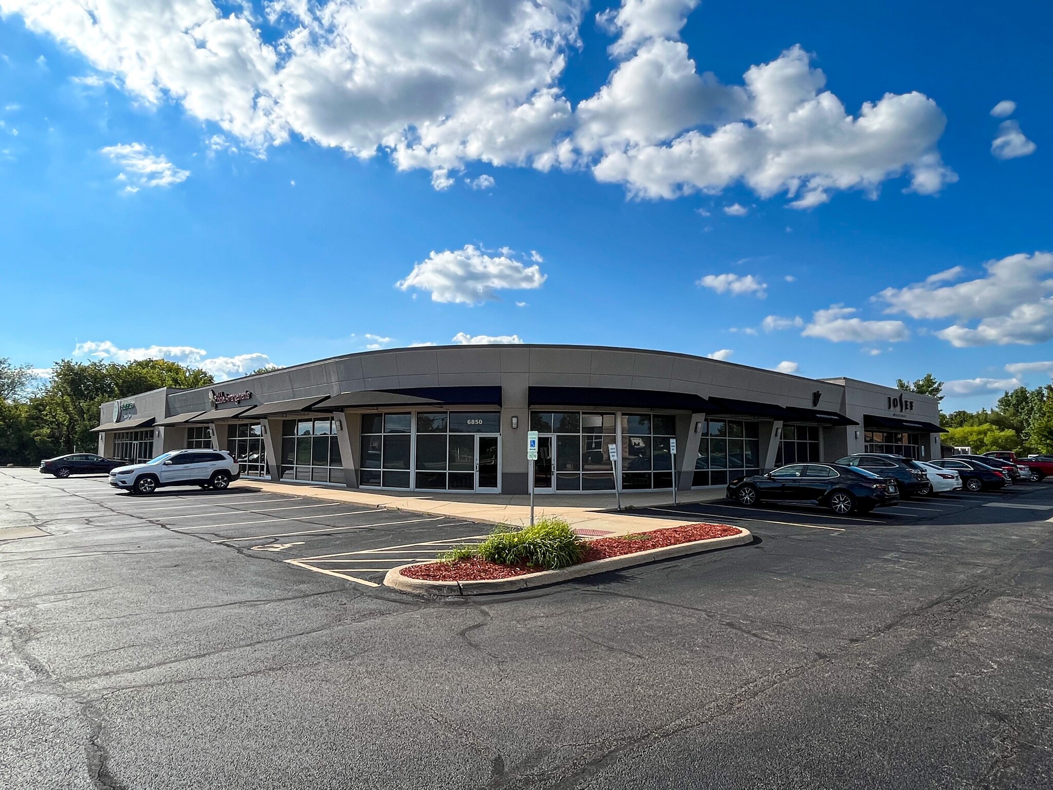 6824-6860 Spring Creek Rd, Rockford, IL for lease Building Photo- Image 1 of 15