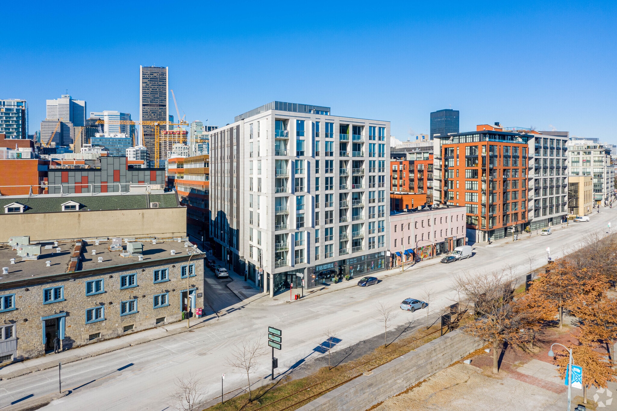 705 Rue de la Commune O, Montréal, QC for lease Primary Photo- Image 1 of 5