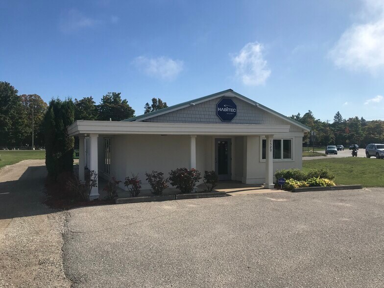 1520 Bridge St, Charlevoix, MI for sale - Building Photo - Image 1 of 1