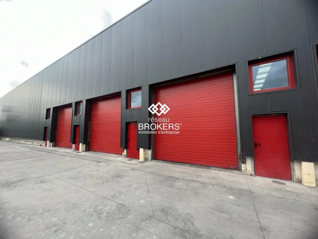 Industrial in Saint-Germain-lès-Arpajon for lease Building Photo- Image 1 of 8
