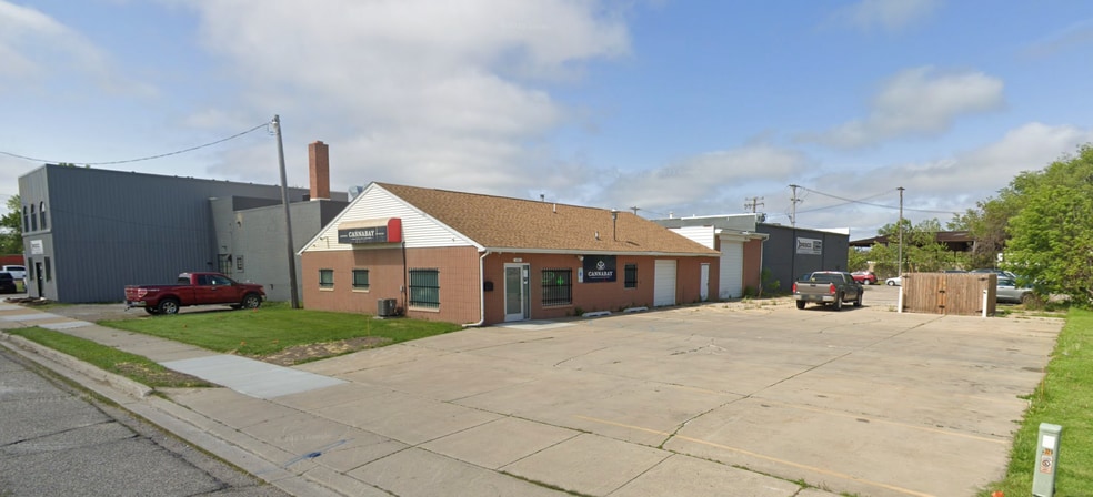 1321 N Sherman St, Bay City, MI for lease - Building Photo - Image 2 of 4