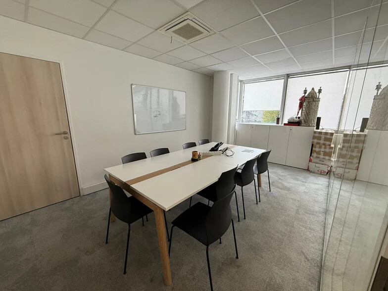 Office in Levallois-Perret for sale - Interior Photo - Image 1 of 8
