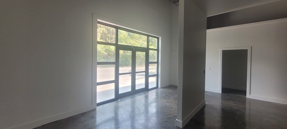 800 Lambert Dr NE, Atlanta, GA for lease - Interior Photo - Image 2 of 13