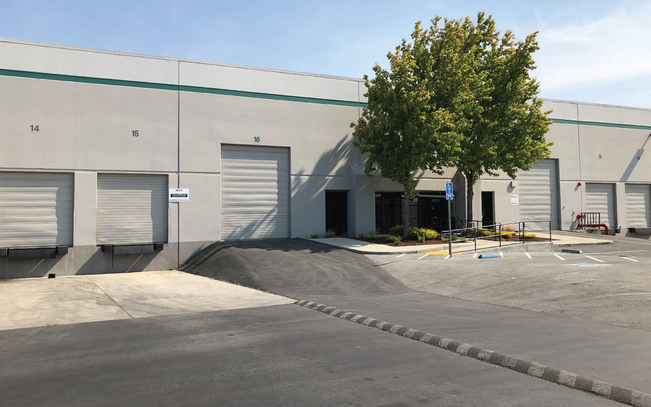 48340-48350 Milmont Dr, Fremont, CA for lease - Building Photo - Image 1 of 6