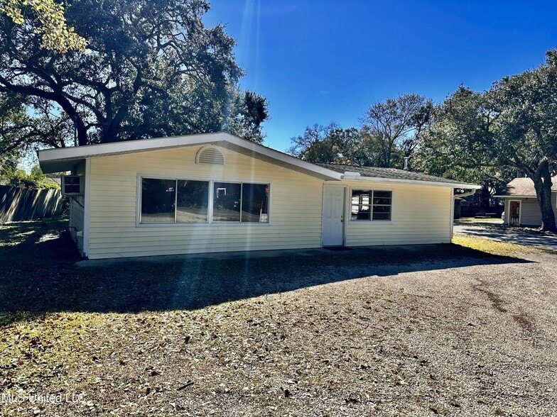 415 Old Pass Rd, Long Beach, MS for sale - Building Photo - Image 3 of 23