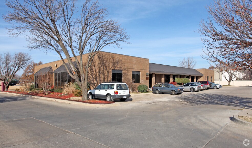 11100 Stratford Dr, Oklahoma City, OK 73120 Stratford Office Building