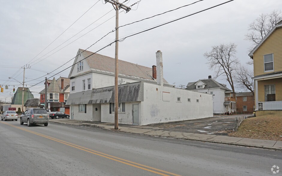 2104 Broadway, Schenectady, NY for sale - Primary Photo - Image 1 of 1