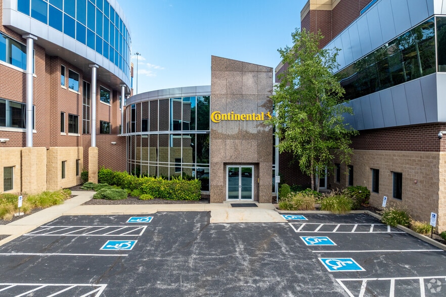 703 S Cleveland Massillon Rd, Fairlawn, OH for lease - Building Photo - Image 3 of 5