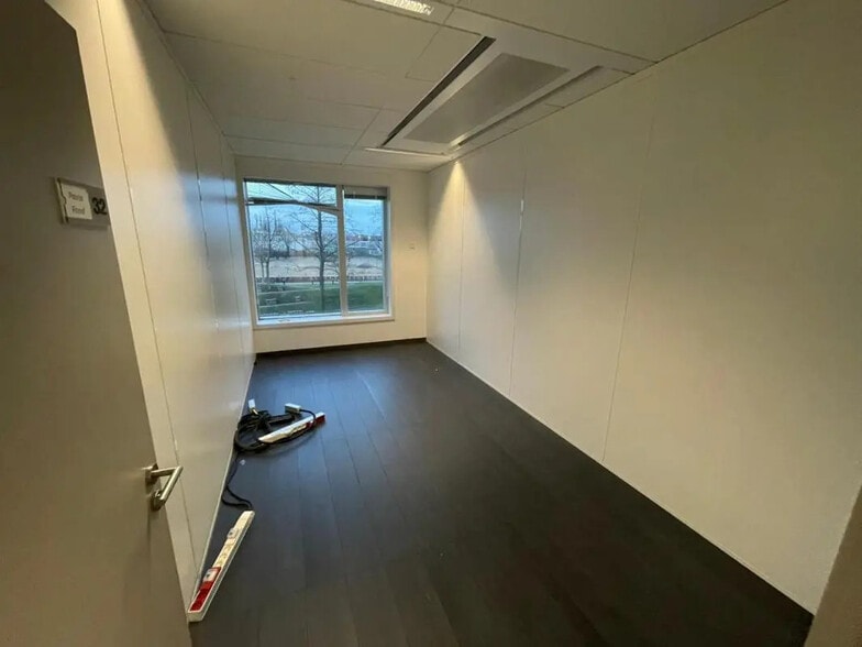 Office in Nanterre for lease - Interior Photo - Image 3 of 38