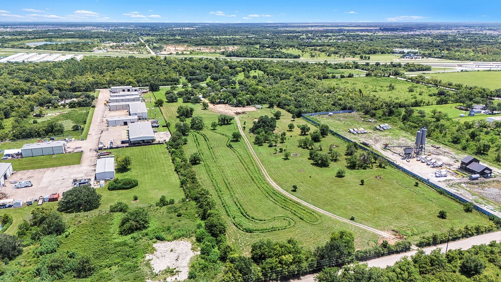 7710 Iowa Colony Blvd, Rosharon, TX for sale - Building Photo - Image 3 of 37