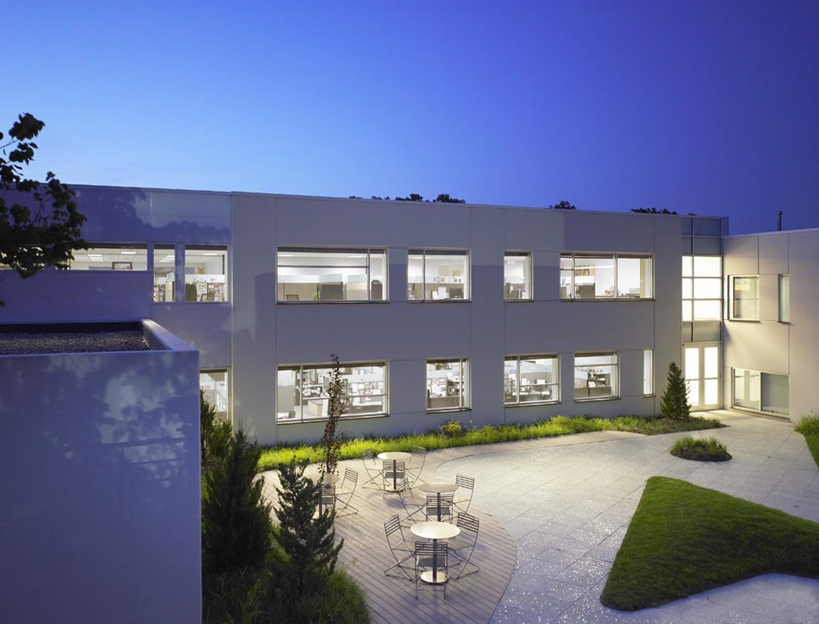 2633 Fleur Dr, Des Moines, IA 50321