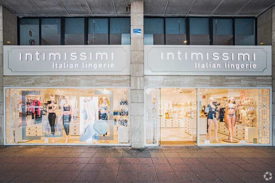 Office in Madrid, Madrid for lease - Building Photo - Image 2 of 19