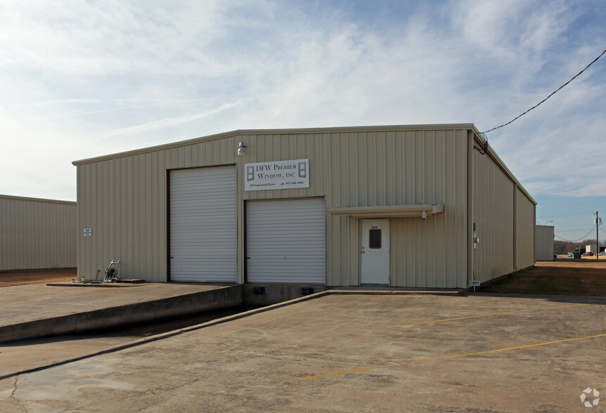 209 Industrial Dr, Forney, TX for lease - Primary Photo - Image 1 of 2