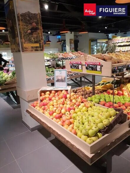 Retail in Istres for lease - Interior Photo - Image 3 of 8