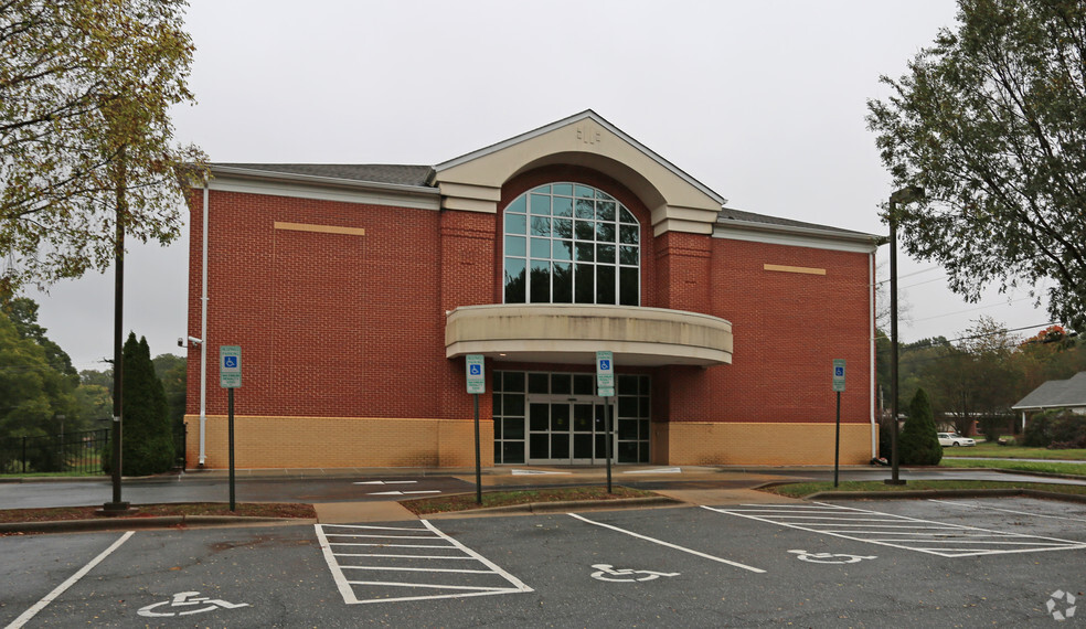 502 W King St, Kings Mountain, NC for lease - Primary Photo - Image 1 of 41