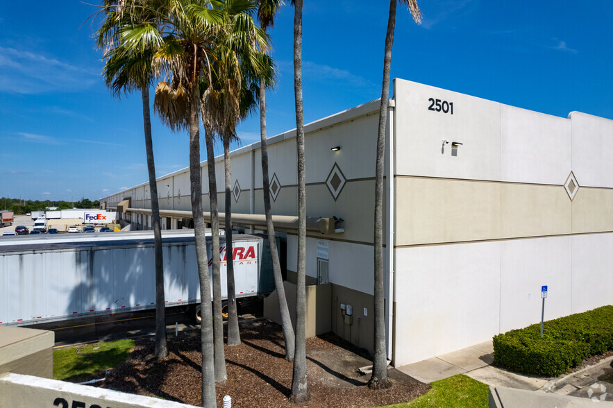 2501 Investors Row, Orlando, FL for lease - Building Photo - Image 1 of 10