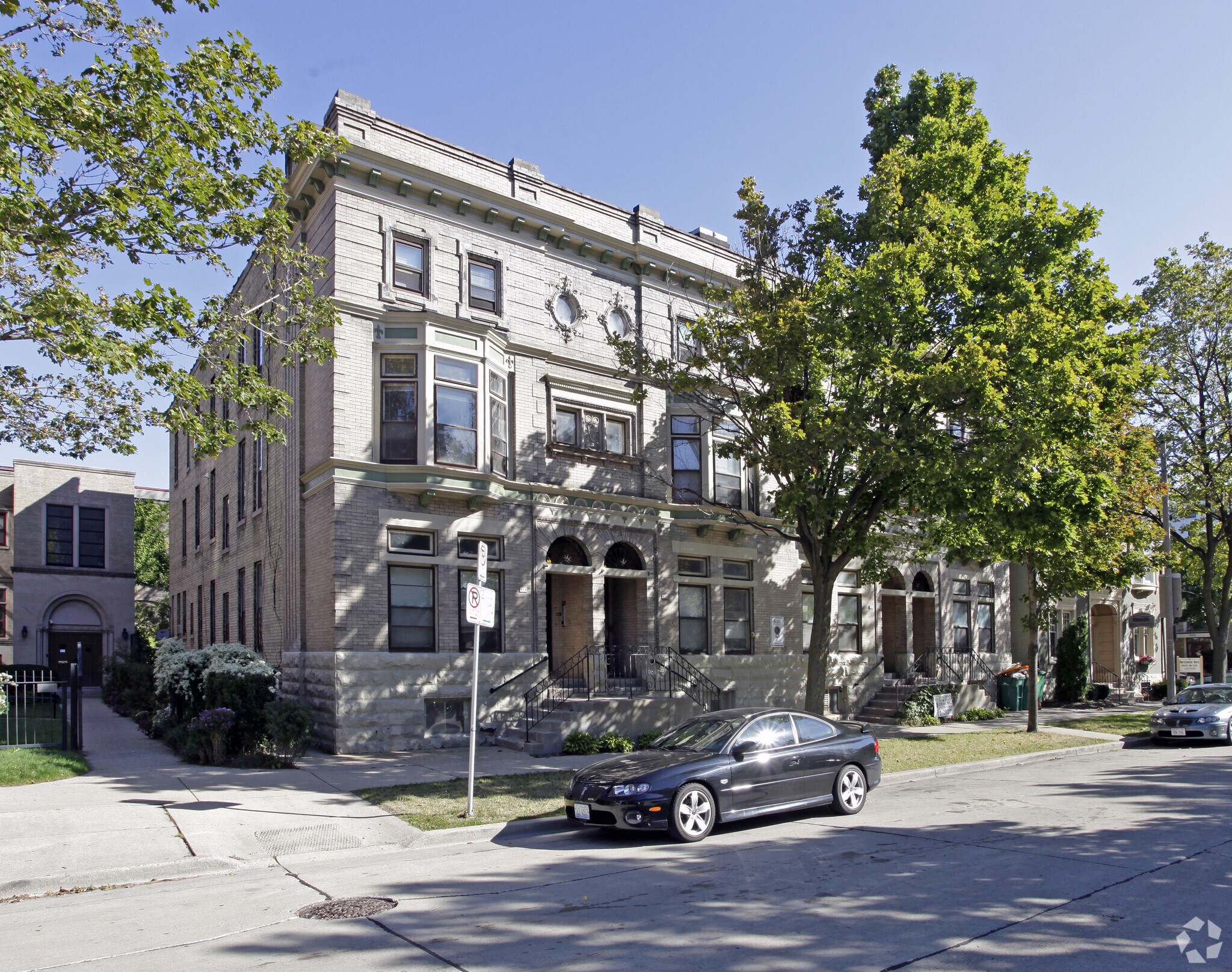 918924 E Knapp St, Milwaukee, WI 53202