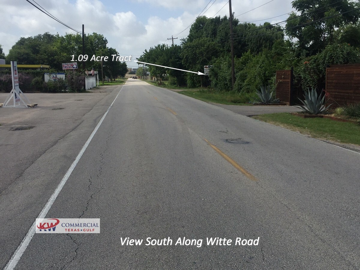 1111 Witte Rd, Houston, TX 77055