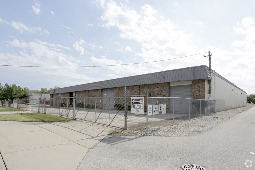 700-750 S Chestnut Ave, Park City, IL for lease - Building Photo - Image 1 of 4