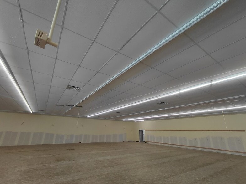 109 E Clark St, La Plata, MO for lease - Building Photo - Image 3 of 4