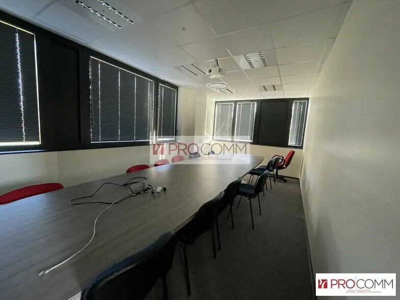 Office in Chartres for lease - Interior Photo - Image 1 of 6