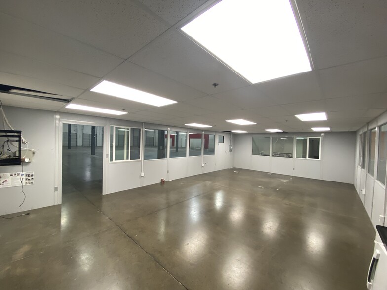 648 Griffith Rd, Charlotte, NC for lease - Building Photo - Image 3 of 6