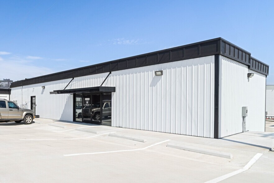 2805 Fort Campbell Blvd, Clarksville, TN for lease - Building Photo - Image 1 of 6