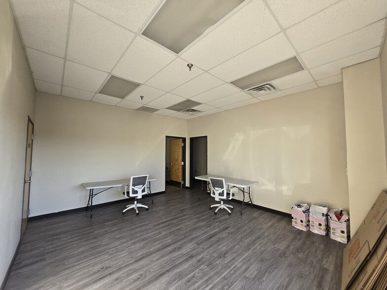 11501 Rojas Dr, El Paso, TX for lease - Building Photo - Image 3 of 18