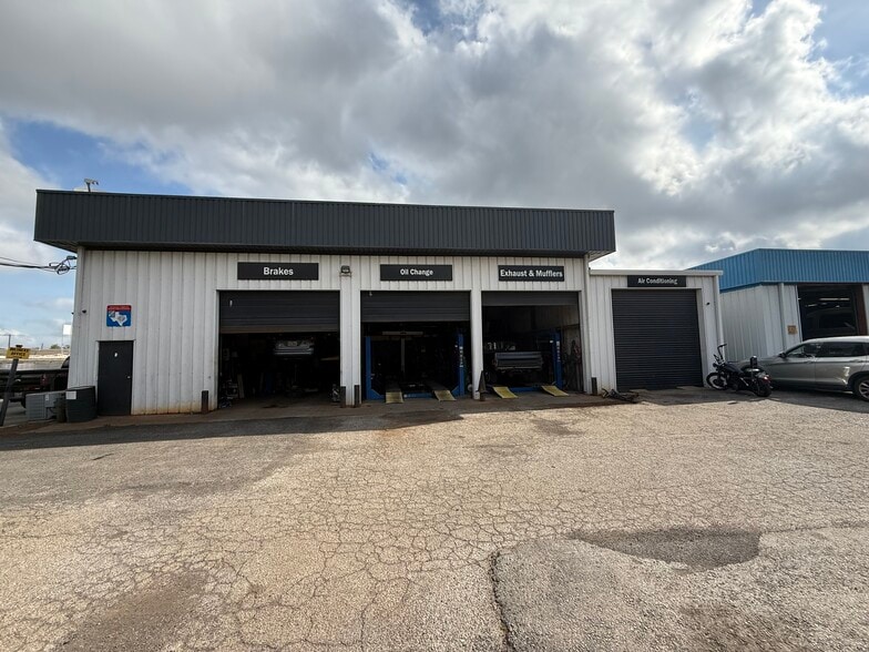 12732 Research Blvd, Austin, TX 78759 portfolio of 3 properties for sale on LoopNet.com - Building Photo - Image 2 of 8