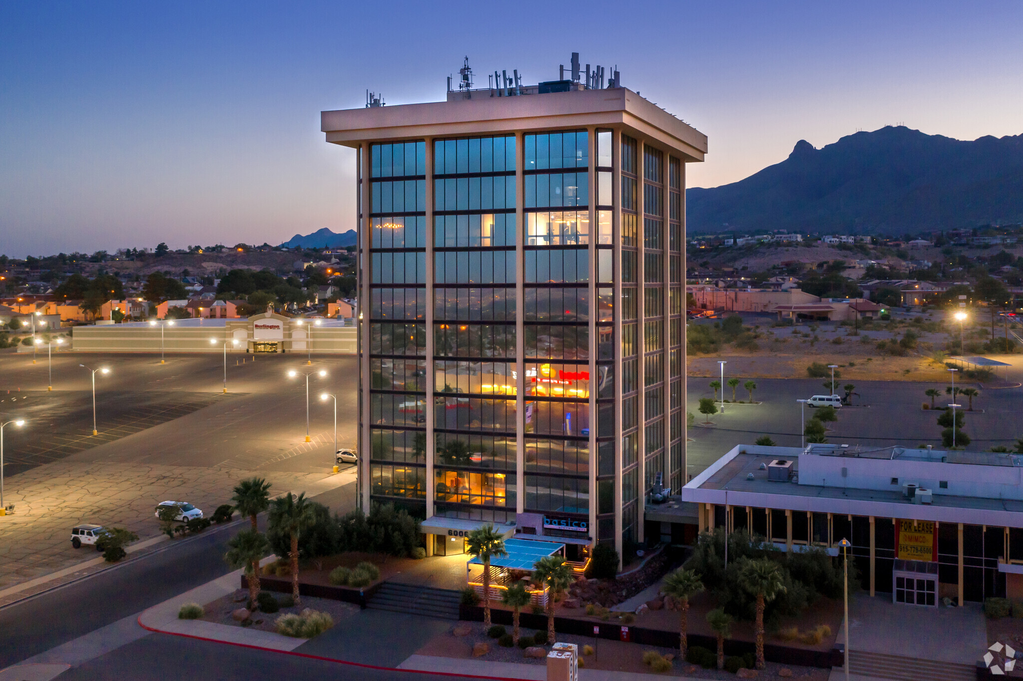 6006 N Mesa St, El Paso, TX for lease Building Photo- Image 1 of 8