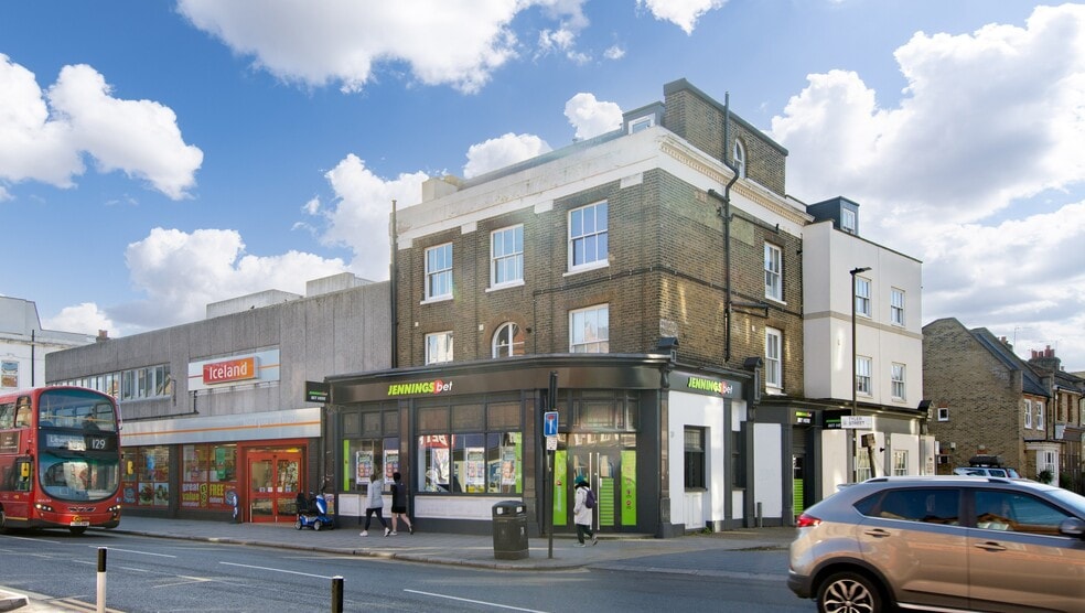 208 Trafalgar Rd, London, SE10 9ER