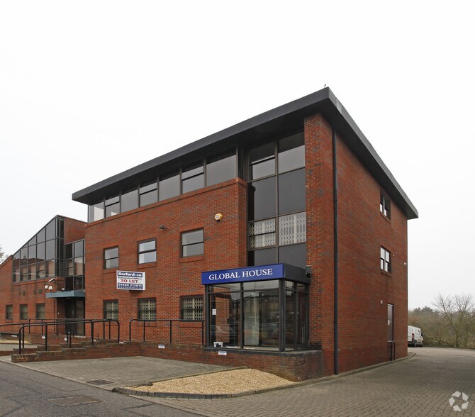Spitfire Clos, Huntingdon for lease - Primary Photo - Image 1 of 3