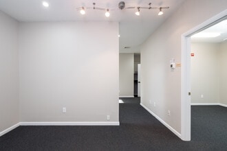 337 Edwin Dr, Virginia Beach, VA for lease Interior Photo- Image 1 of 10