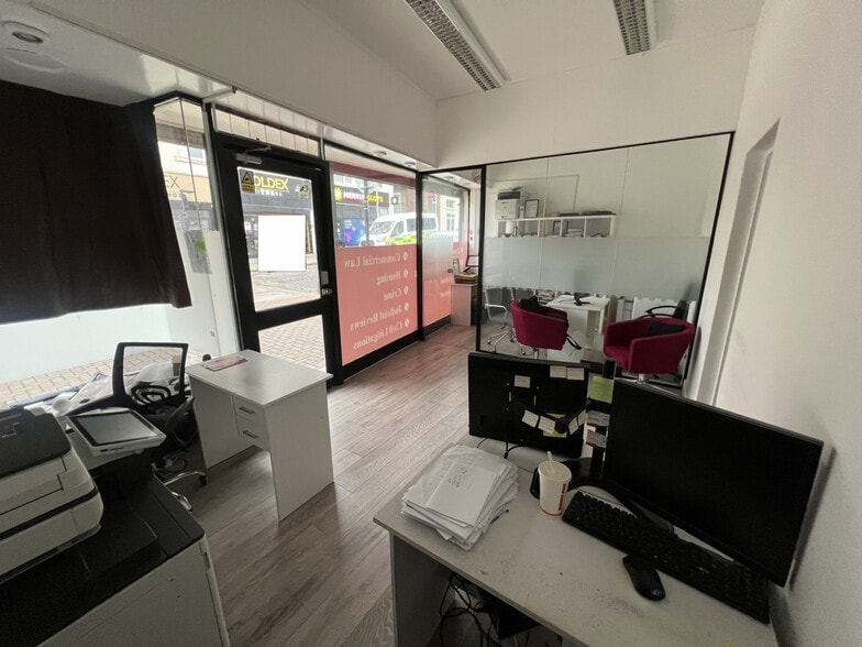 59 Green St, Gillingham for lease - Interior Photo - Image 3 of 4