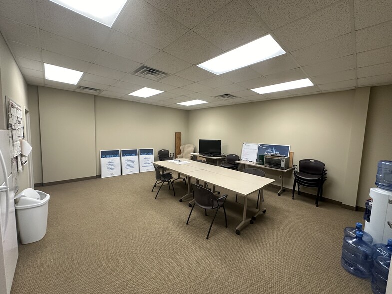 307 12th Ave S, Buffalo, MN for lease - Interior Photo - Image 3 of 7