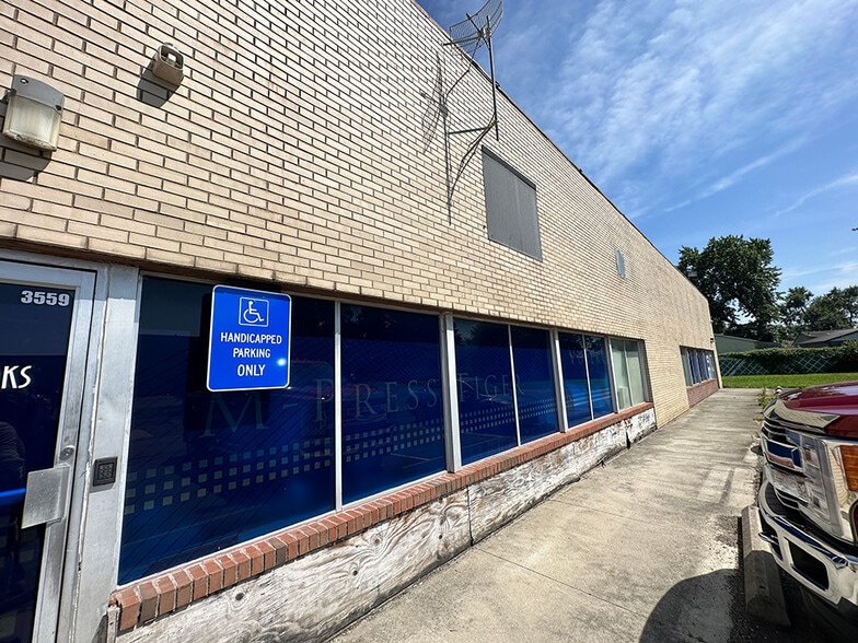 3551-3561 E Fulton St, Columbus, OH for lease - Building Photo - Image 2 of 16