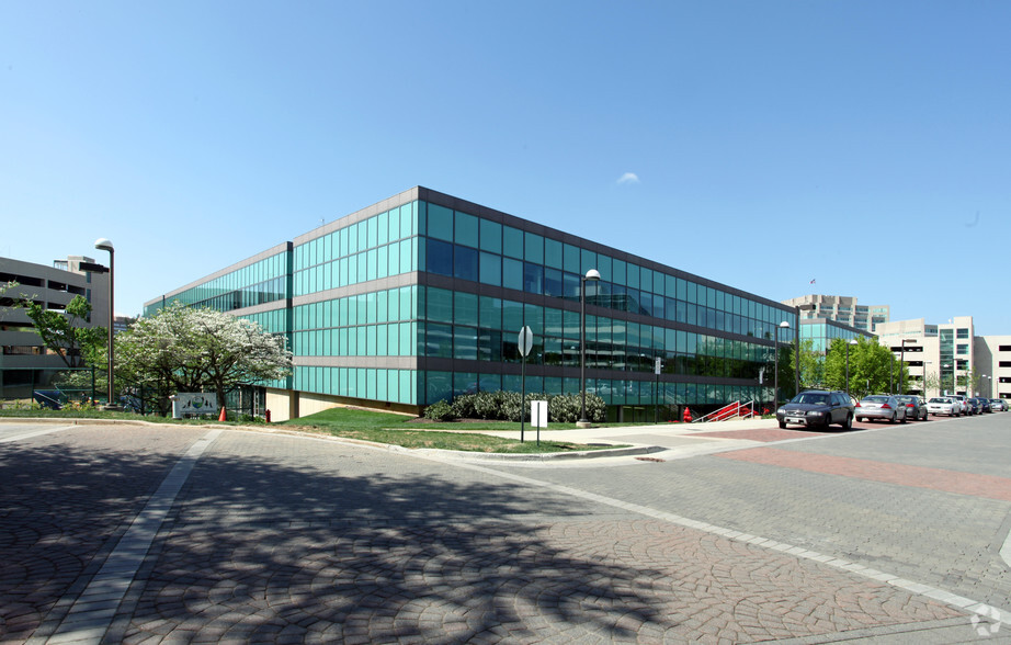 6555 Rock Spring Dr, Bethesda, MD for lease - Building Photo - Image 1 of 6