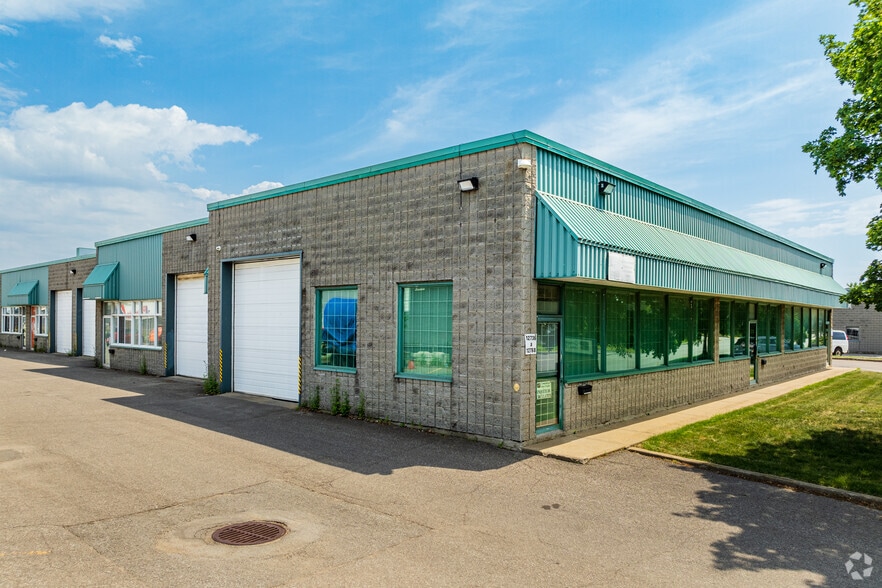 12704-12768 Boul Industriel, Montréal, QC for lease - Building Photo - Image 1 of 21