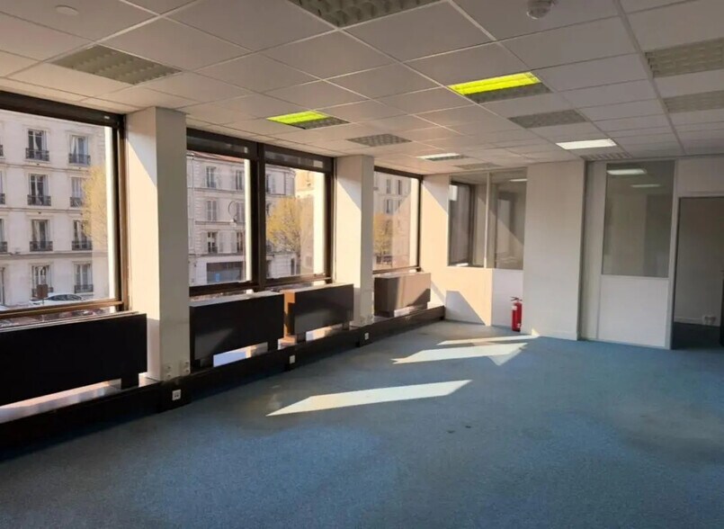 Office in Saint-Cloud for sale - Interior Photo - Image 1 of 5