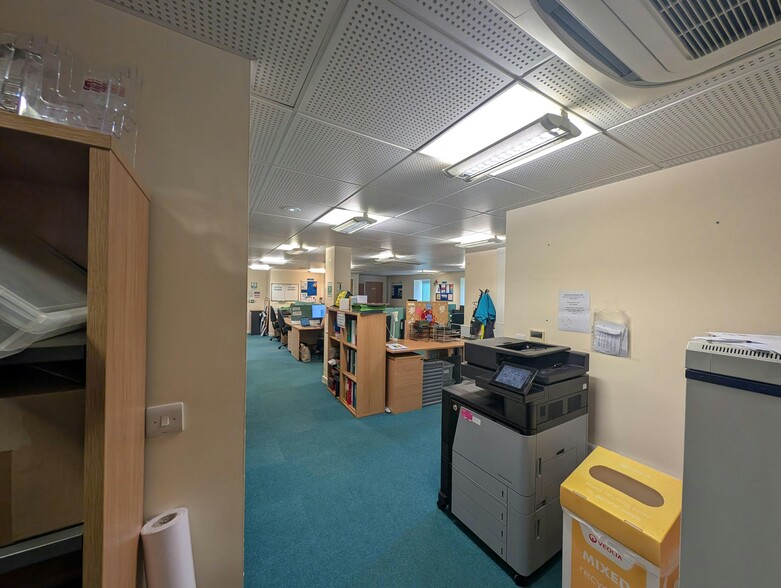 Poles Ln, Winchester for lease - Building Photo - Image 2 of 12