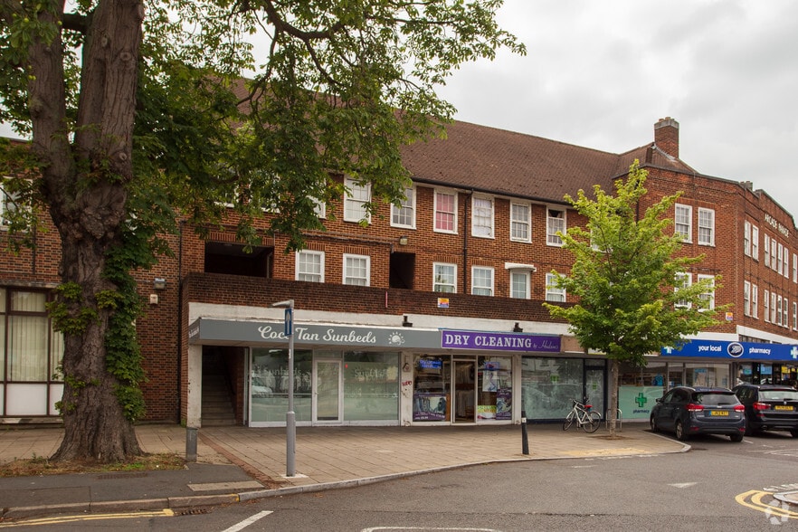 1-6 Elm Rd, Chessington for lease - Primary Photo - Image 1 of 3