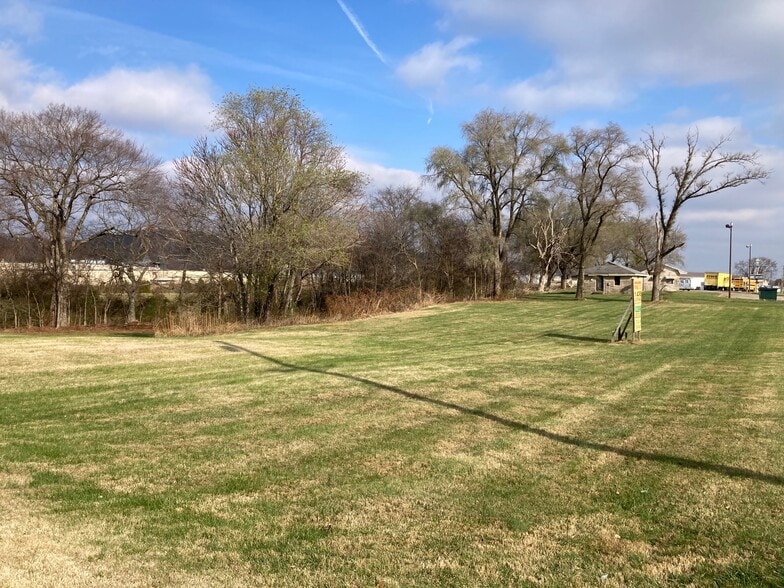 1481 Dixie St, Horse Cave, KY for sale - Building Photo - Image 3 of 5