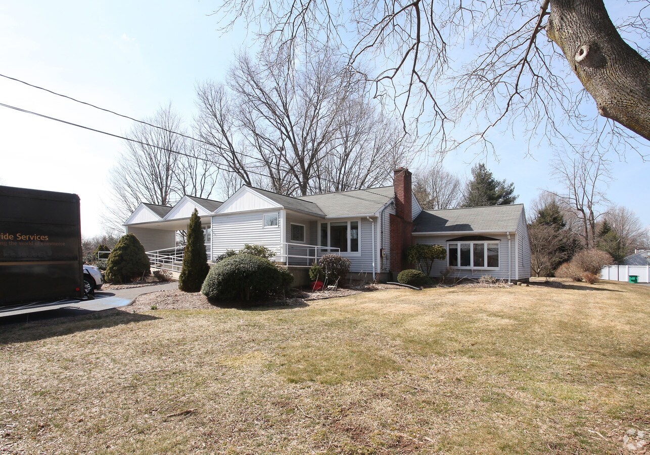 629 S Main St, Cheshire, CT 06410