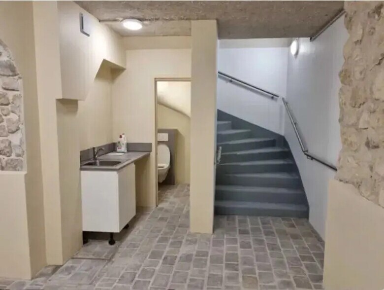 Retail in Paris for lease - Interior Photo - Image 2 of 4