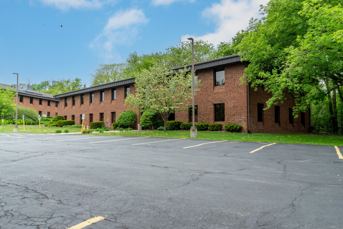 20700 Watertown Rd, Waukesha, WI 53186