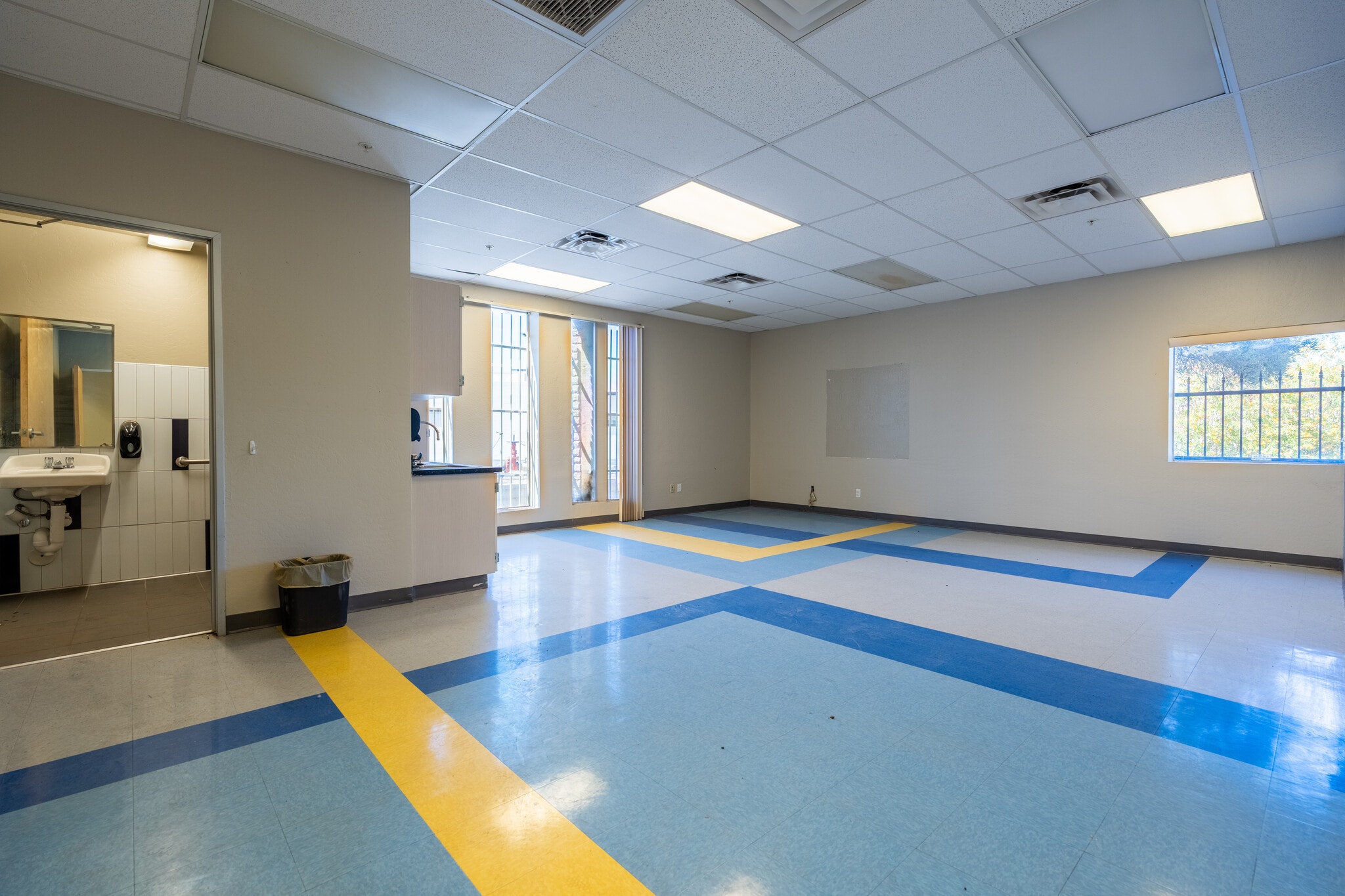 2645 N 24th St, Phoenix, AZ for lease Interior Photo- Image 1 of 1